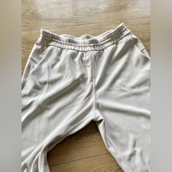 Lululemon Softstreme High-Rise Straight-Leg Cropped Pant size 12 - Picture 9 of 10